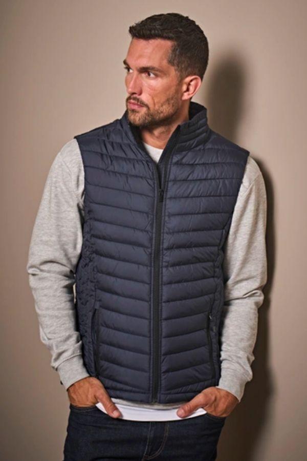 Zepelin Bodywarmer svart väst med brodyr, fickor och logga