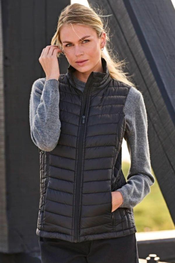 Zepelin Bodywarmer Dam svart väst med brodyr, fickor och logga